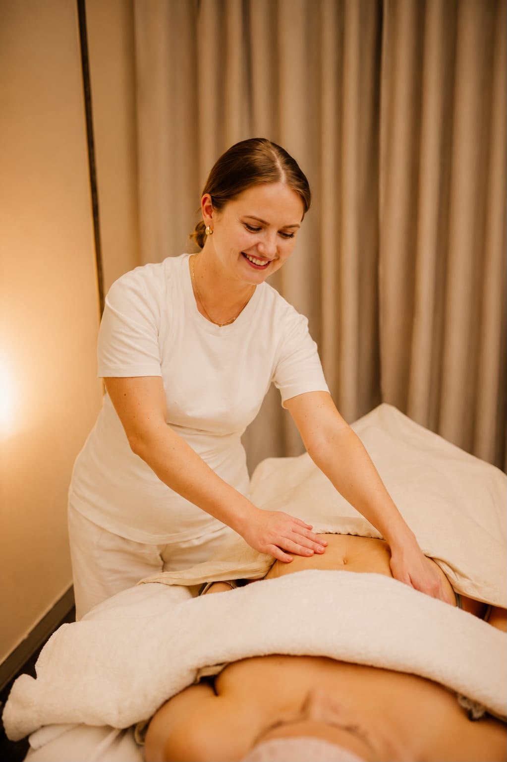Bauchmassage im Studio